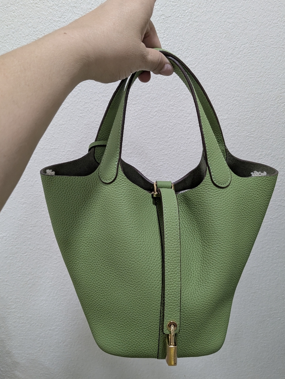 NWOT PICOTIN Style Green Pebbled Leather Tote Bag with Gold Hardware
